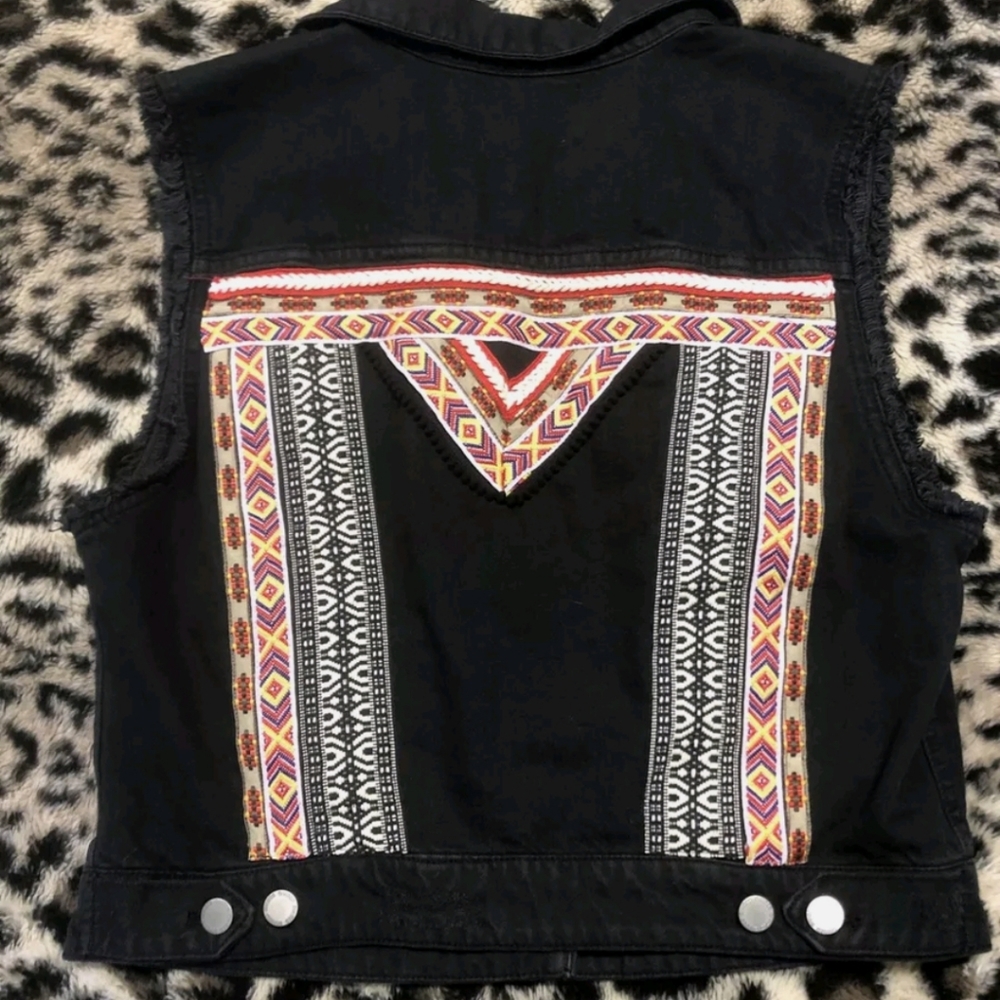 H&M Loves Coachella Black Frayed Distressed Embroidered Vest Festival Denim SZ14